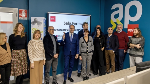 Il Presidente della Regione Piemonte Alberto  Cirio visita la nuova Sala Docenti e apprezza l’upgrade tecnologico di Apro Formazione
